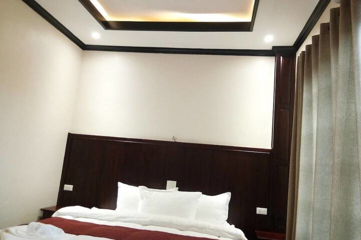 Room 13 of 28