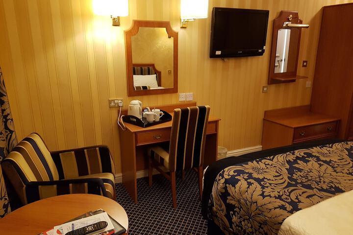 Room 17 of 94