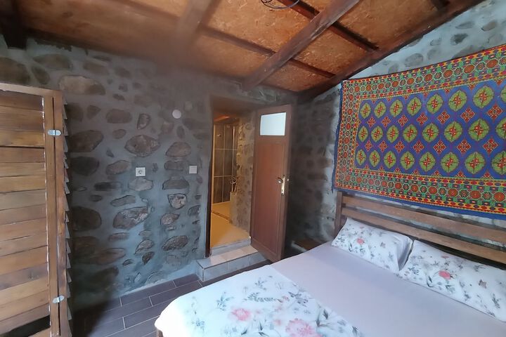 Room 13 of 37