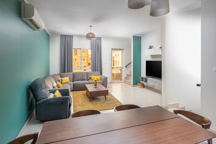 Room 5 of 11