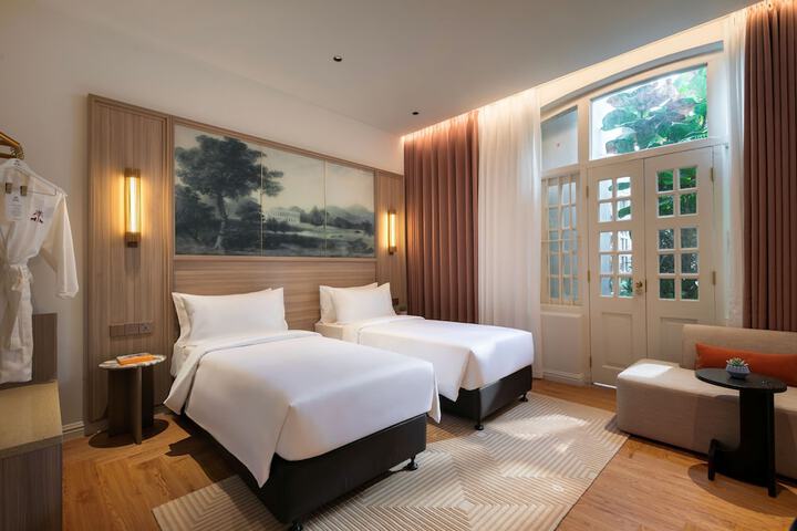 Hotel Entry