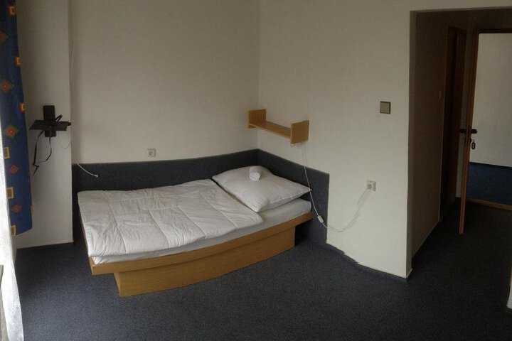 Room 3 of 16