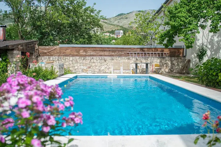 Pool 9 of 17