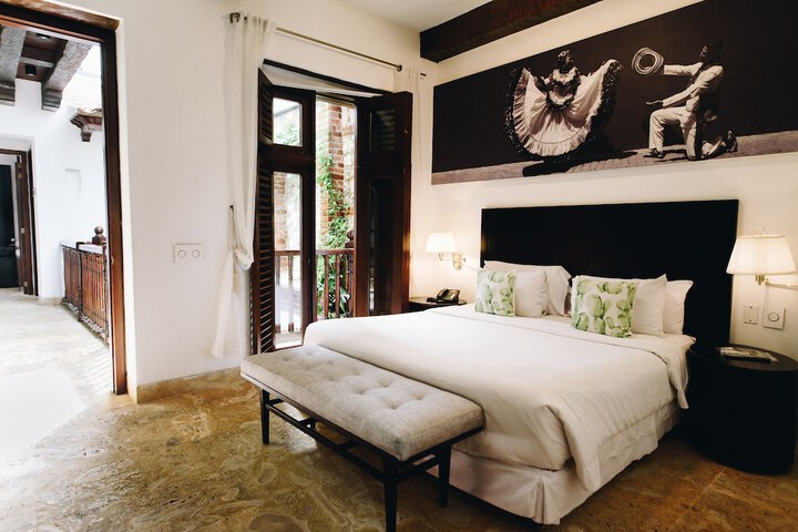 Room 13 of 65