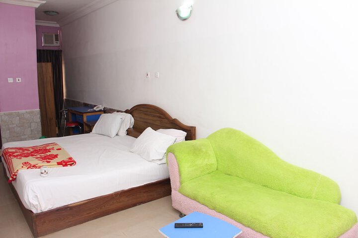 Room 6 of 42