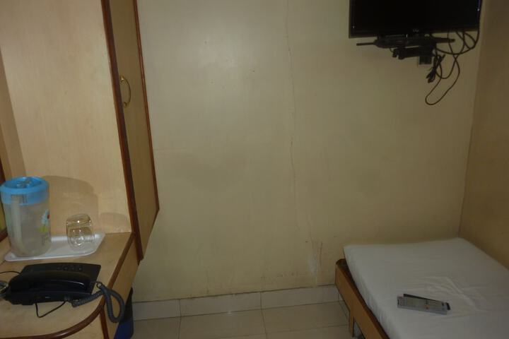 Room 6 of 38