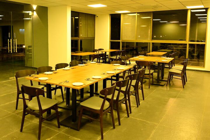 Dining 21 of 29