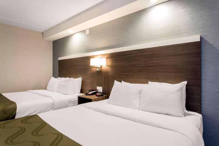 1 Queen Bed (1 of 13)