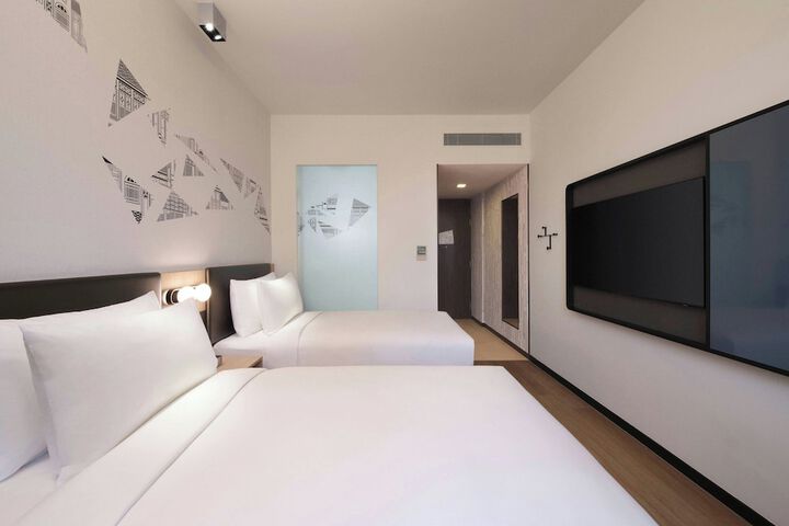 Room 9 of 64