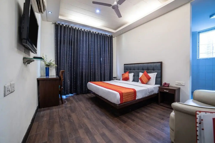 Room 4 of 13