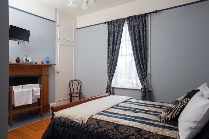Room 13 of 28