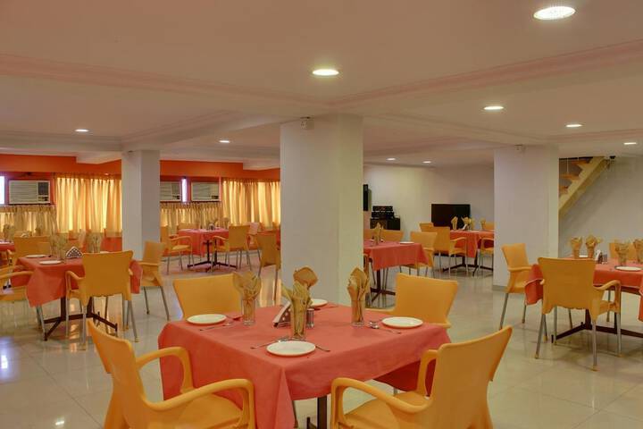 Dining 16 of 26