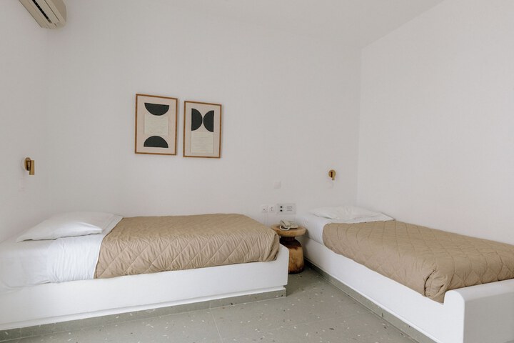 Room 28 of 108