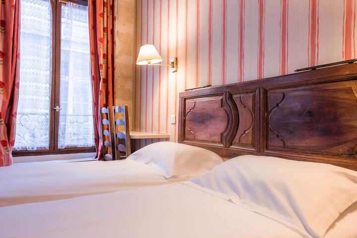 Room 5 of 45