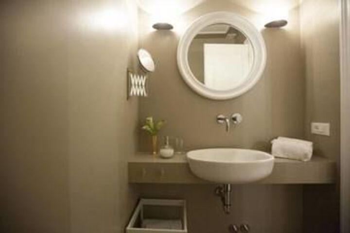 Room 4 of 25