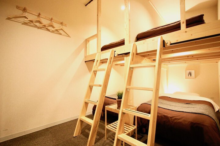 Room 11 of 77