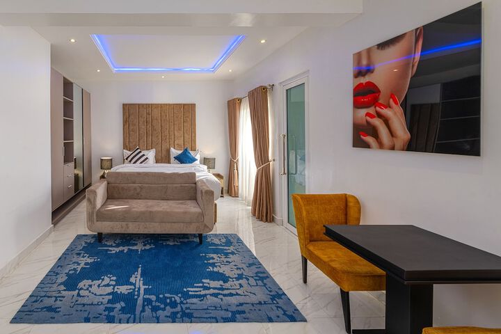 Room 2 of 68