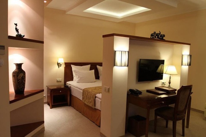 Room 11 of 35