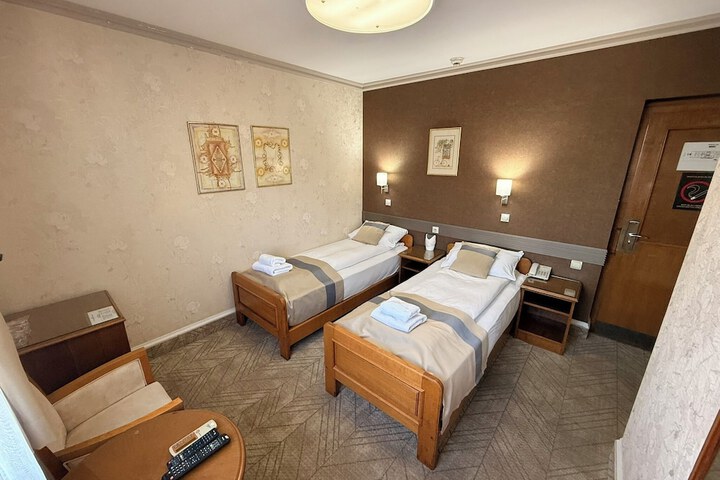 Room 40 of 83