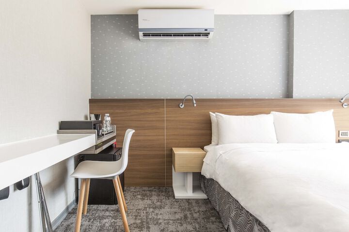 Room 12 of 37