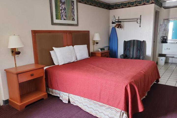 1 King Bed (5 of 14)