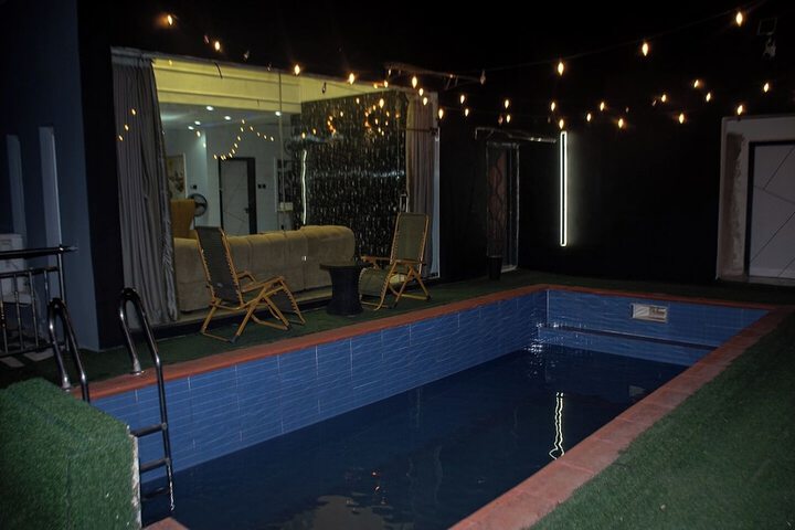 Pool 9 of 21