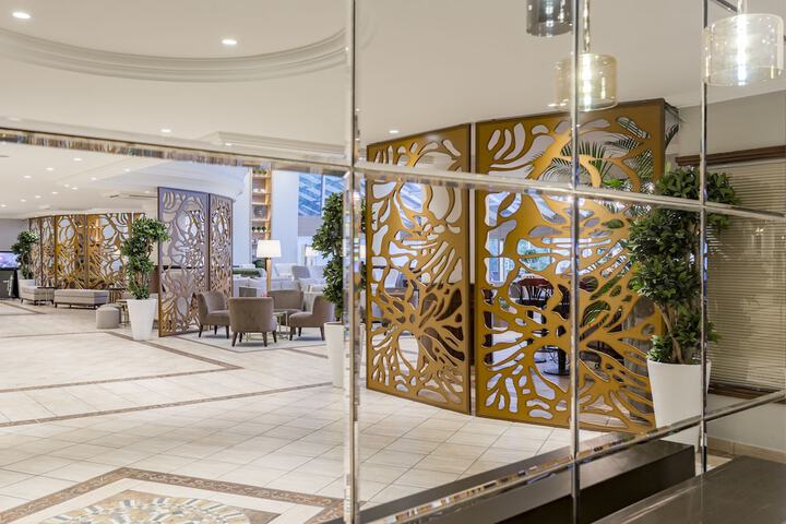 Entrance & Lobby