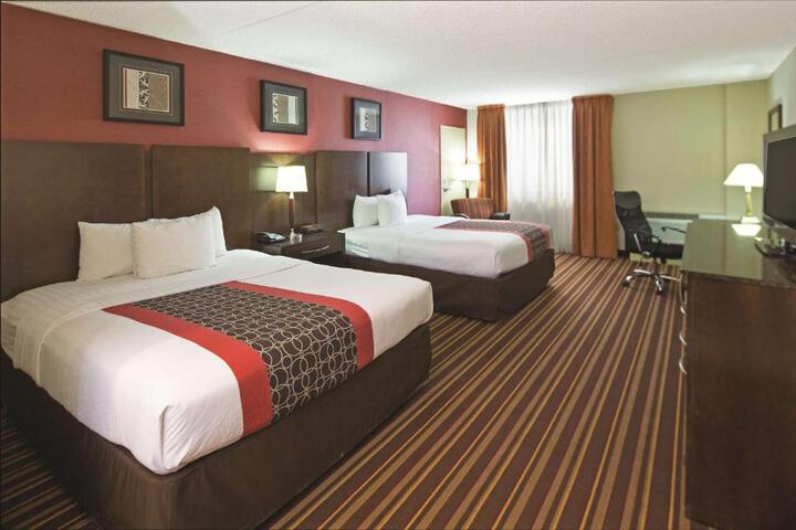 2 Queen Beds (1 of 6)
