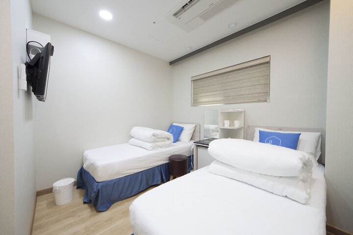 Room 25 of 108