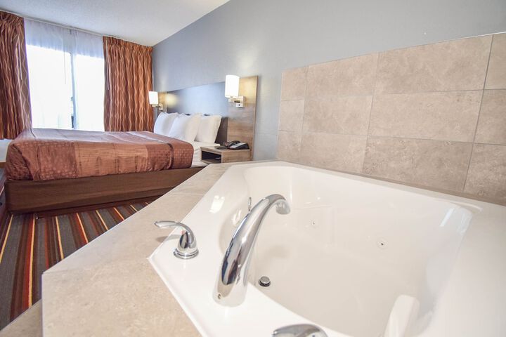 1 King Bed (6 of 46)