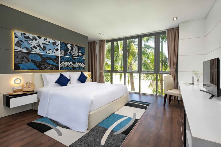 Room 4 of 246