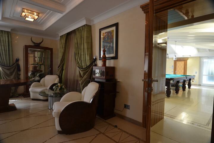 Room 12 of 30