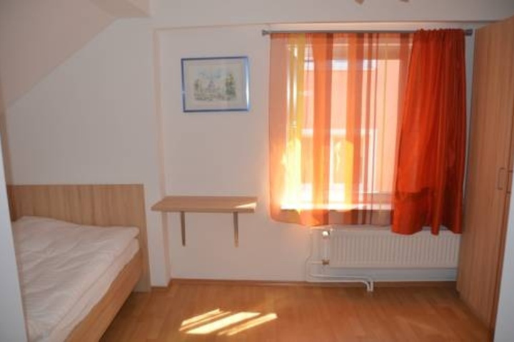 Room 5 of 11