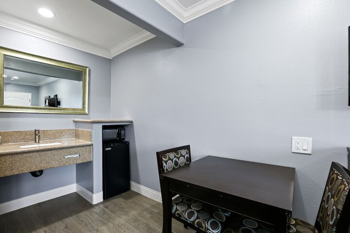 Standard | King Bed (17 of 18)