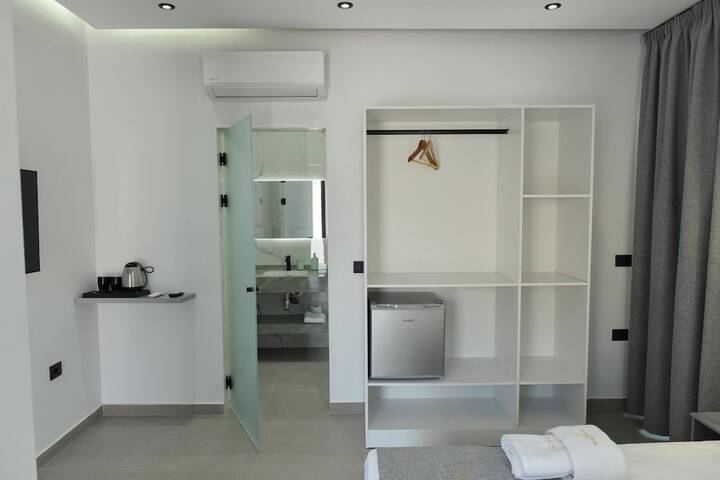 Room 18 of 164