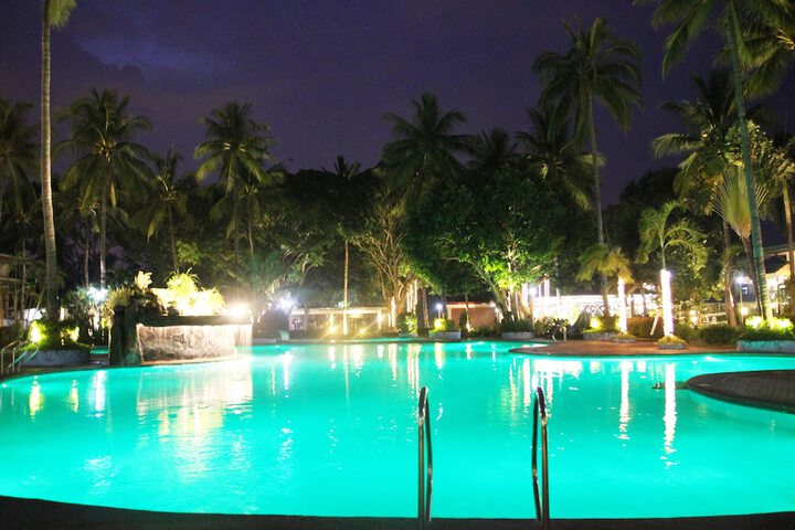Pool 30 of 64