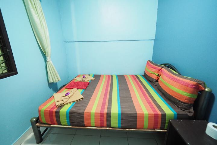 Room 7 of 32