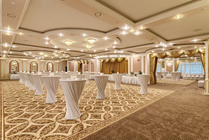 Ballroom/Hall 42 of 59