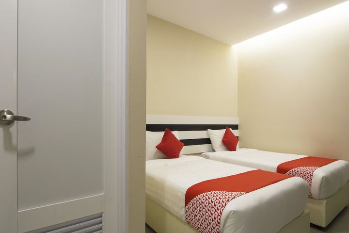 Room 13 of 27