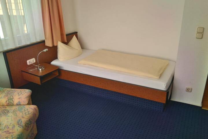 Room 19 of 38