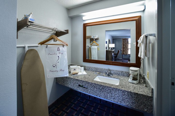 1 Double Bed Accessible (5 of 14)