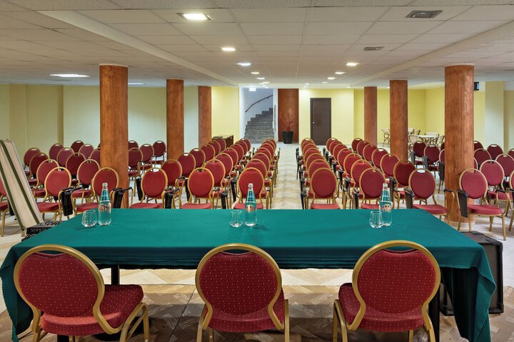 Business Center 38 of 44