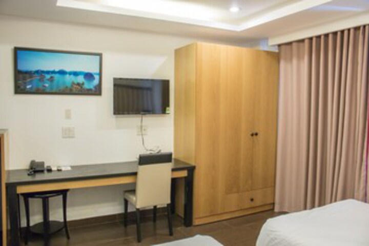 Room 28 of 35