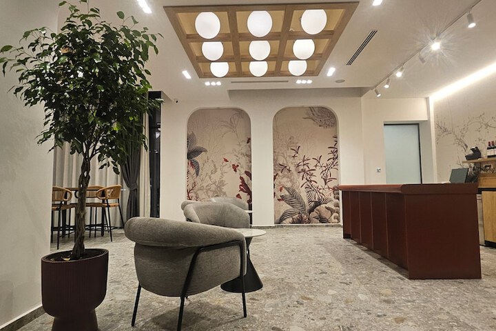 Lounge 58 of 69
