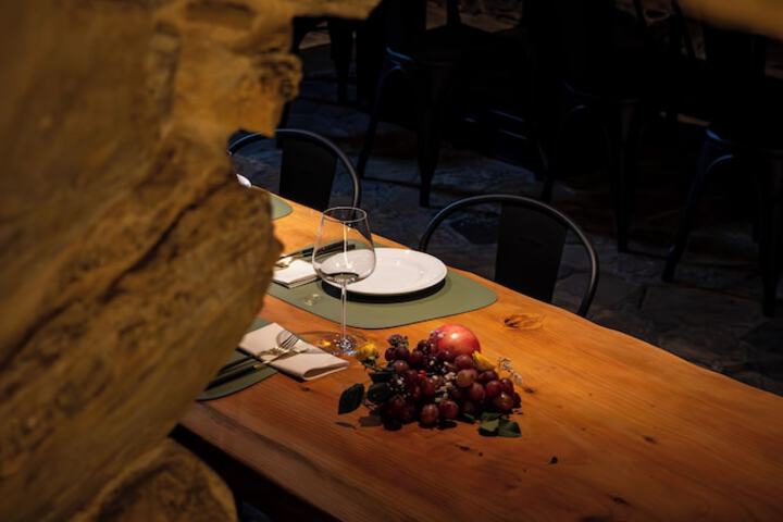 Dining 19 of 38