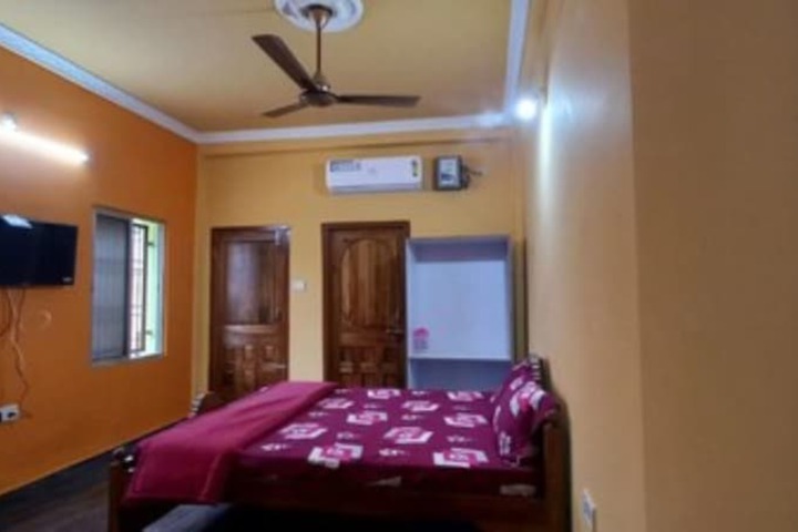 Room 9 of 16