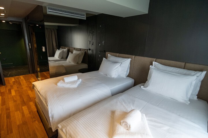Room 19 of 163