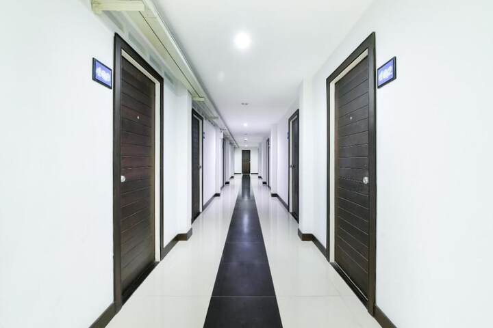 Ballroom/Hall 23 of 33