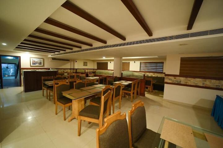 Dining 7 of 9