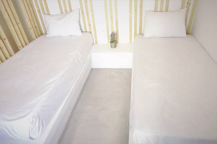 Room 6 of 32
